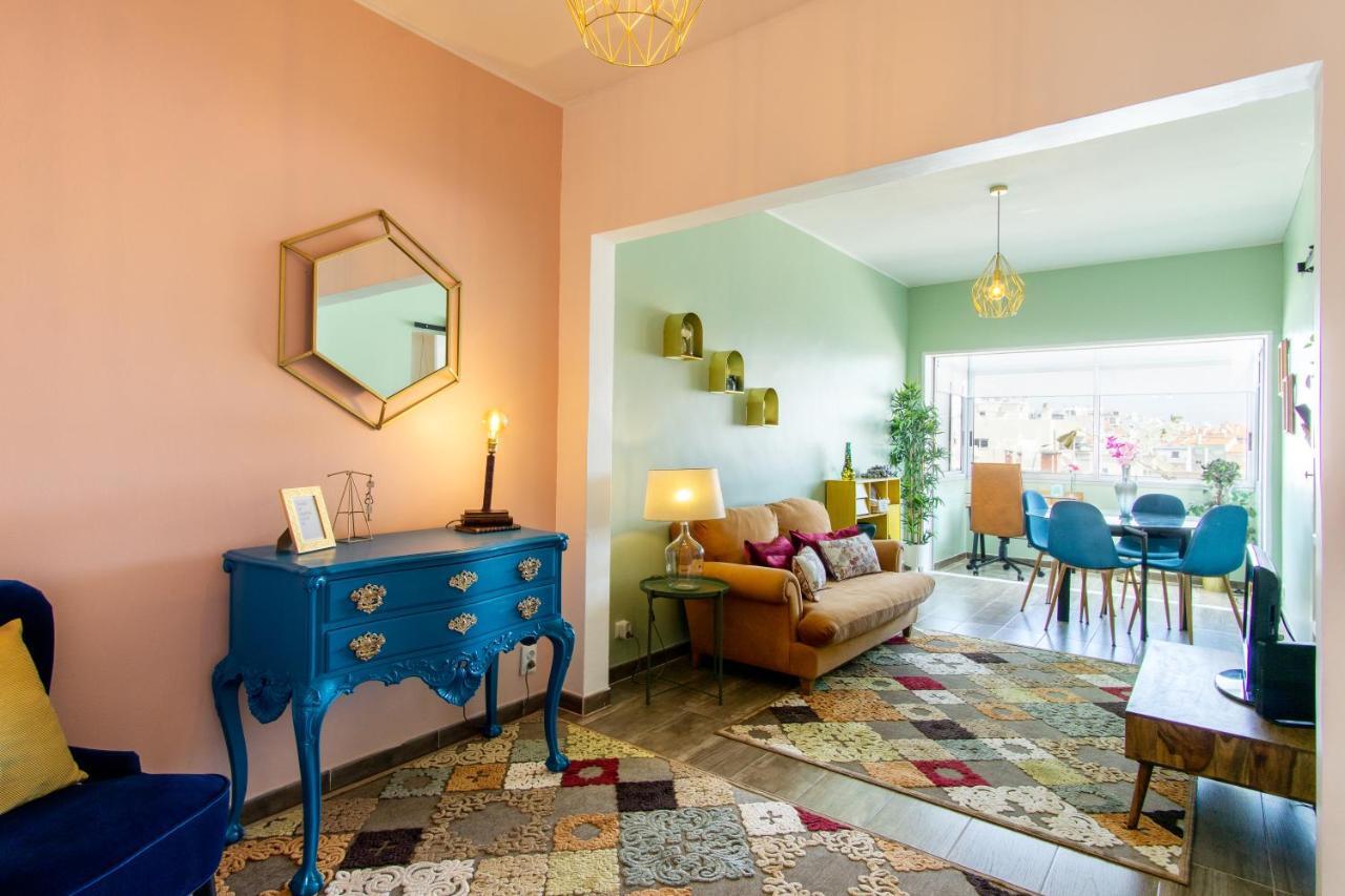 Gaze Out At The City In A Retro-Chic Getaway Lisboa Exterior foto
